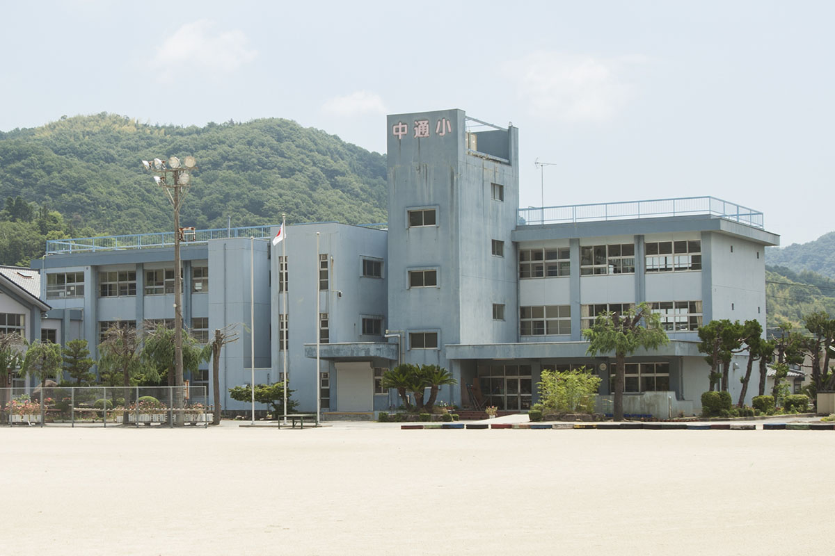 中通小学校が徒歩9分