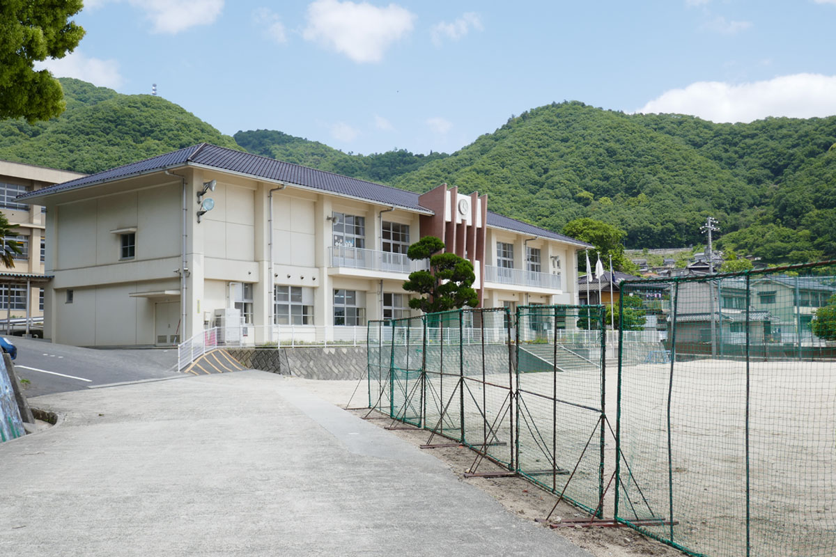  徒歩5分の糸崎小学校