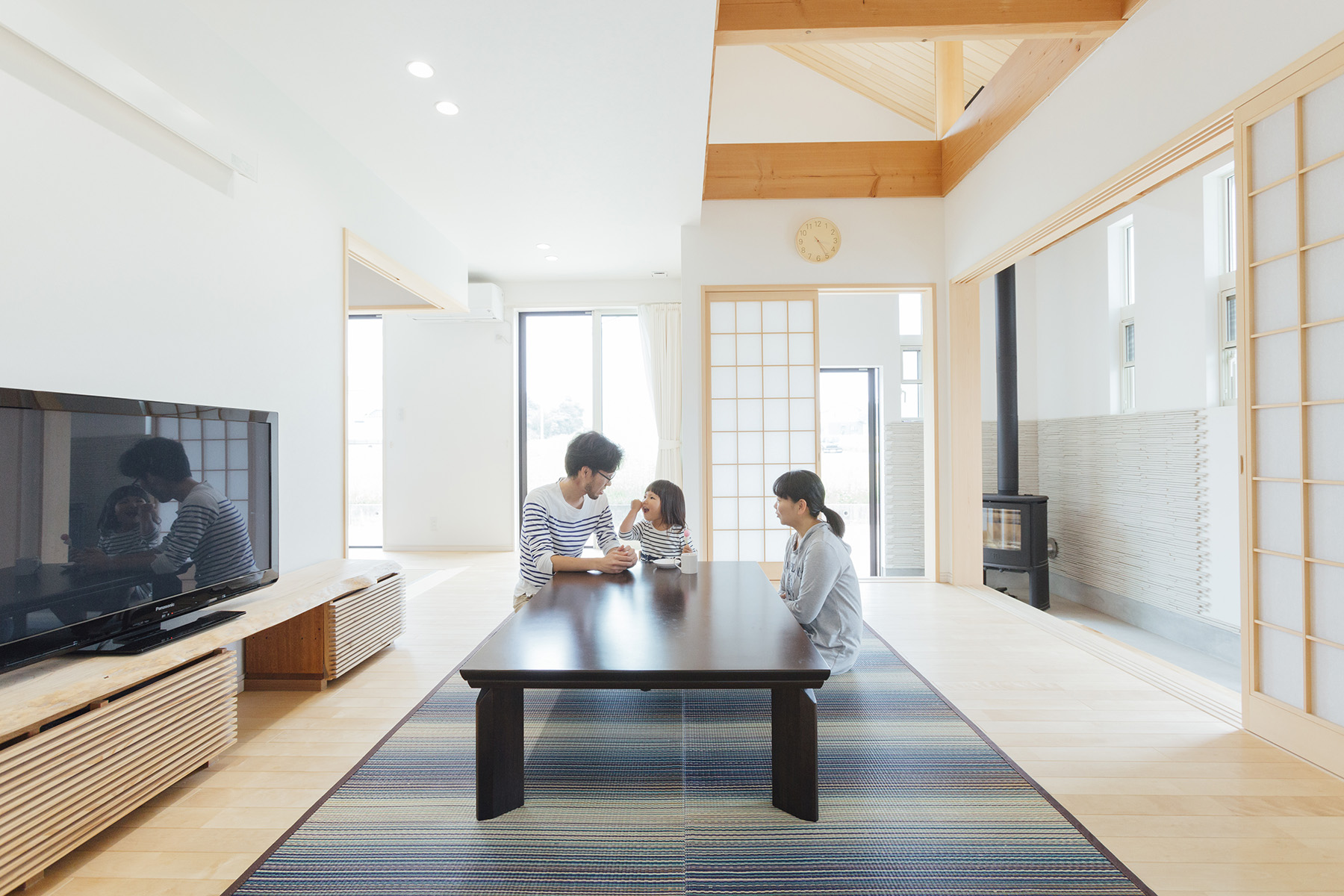 木の温もりを感じる、土間のある家