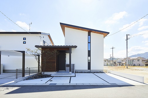 〈東広島市八本松町〉スタイリッシュなデザインハウス「LIF」