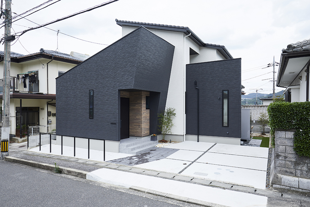 新築で外壁を黒にした人は 何に失敗や後悔を感じているのか 広島県で注文住宅 分譲住宅 土地のことなら創建ホーム 新築で外壁を黒にした人は 何に失敗や後悔を感じているのか 広島県で注文住宅 分譲住宅 土地のことなら創建ホーム