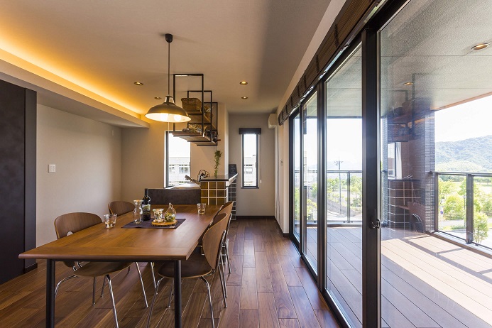 「眺望を楽しむ3階建ての家」LDK