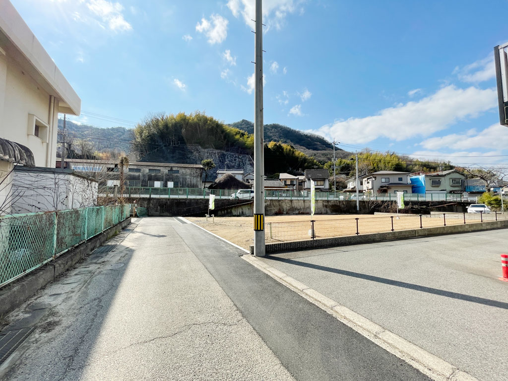 住宅街のため車の通行も少なく安心