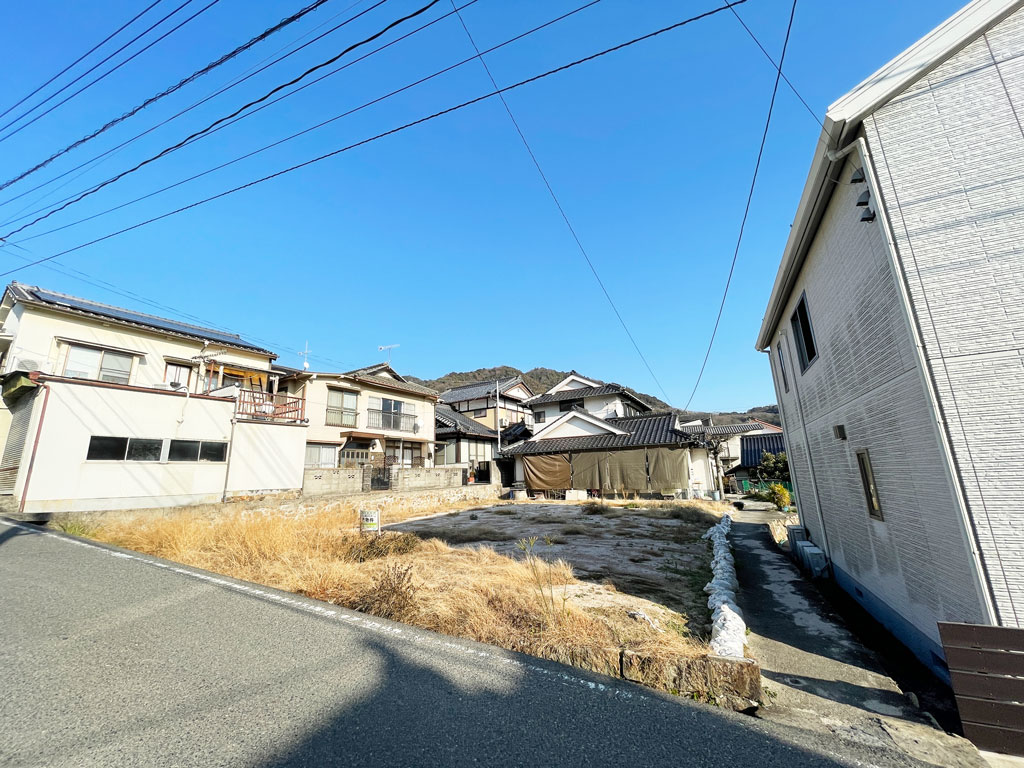 お庭や駐車場も広く確保できて便利