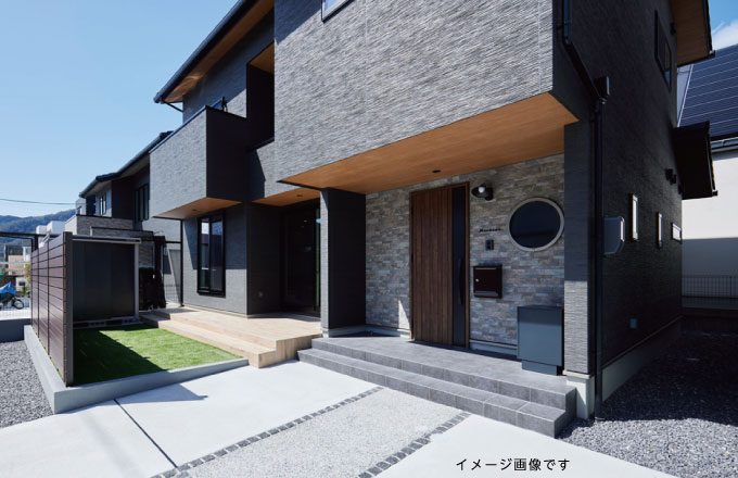 【完成見学会】チタンブラックで統一された スタイリッシュな外観の住まい