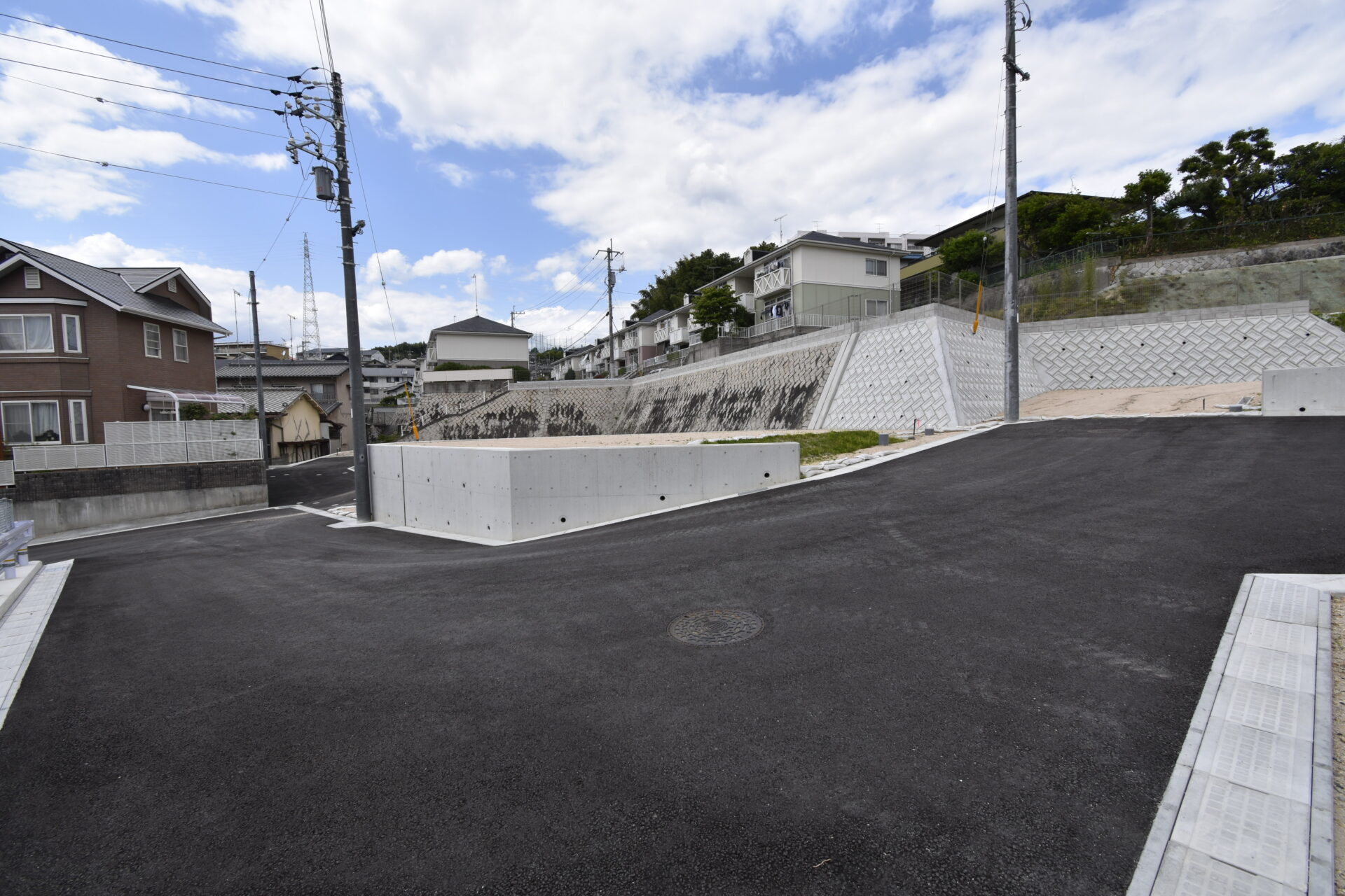 敷地に高低差を付けることで、どの区画でも陽当たりを確保した住まいが実現可能。