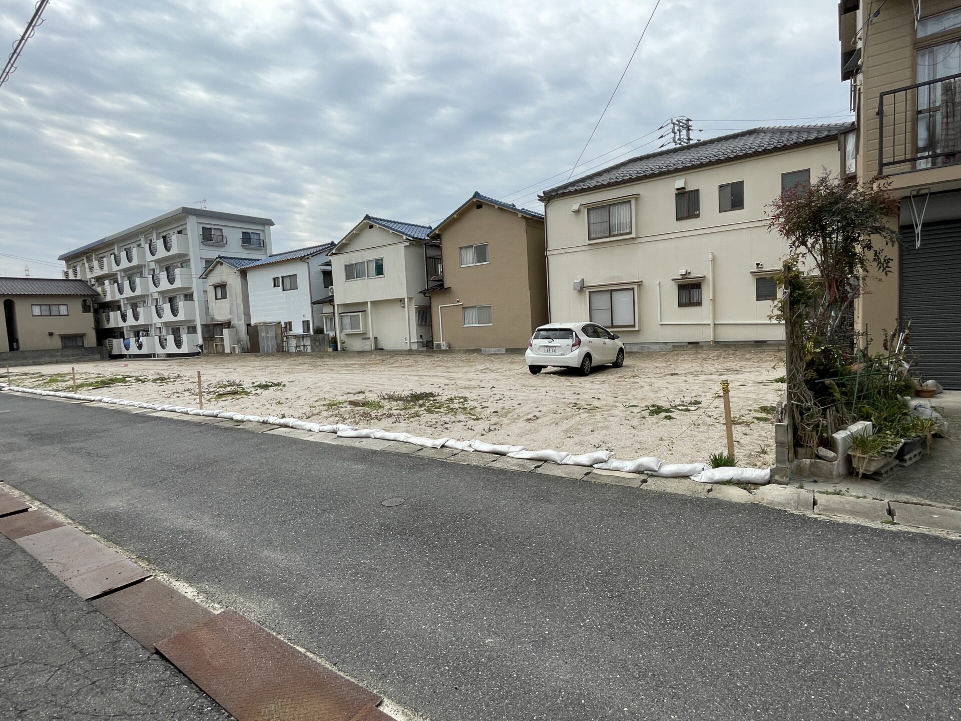 学校や公園までも徒歩圏内。子育て世帯にも嬉しい環境です。
