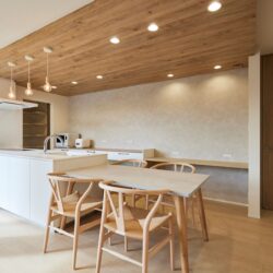 使い勝手と収納性を両立させた団らんのダイニングキッチン