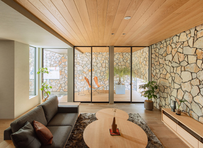 OUTER LIVING